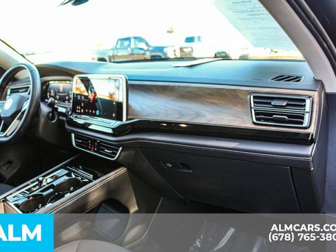 Used 2025 Volkswagen Atlas SE image 27