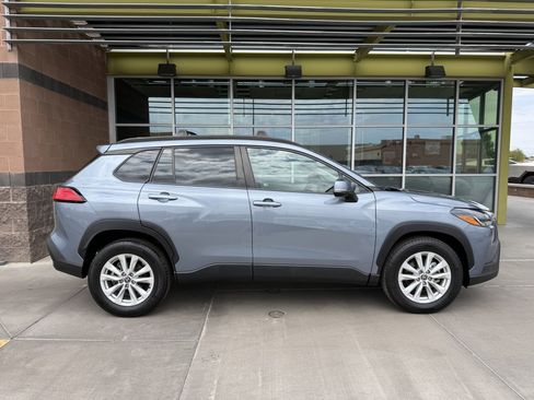Used 2022 Toyota Corolla Cross LE FWD image 9