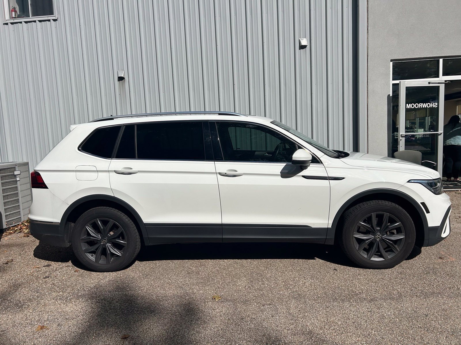 Used 2022 Volkswagen Tiguan SE AWD/4WD image 4