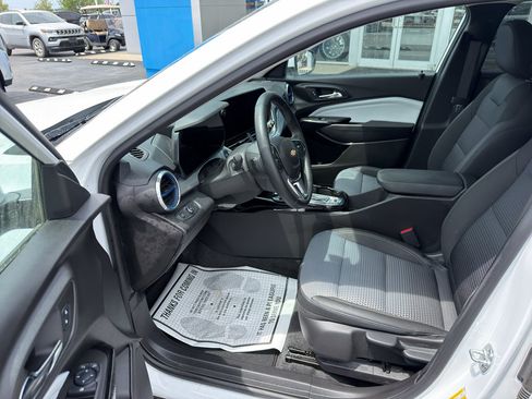 Used 2025 Chevrolet Trax LT w/ Driver Confidence Package FWD image 8
