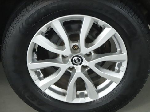 Used 2017 Nissan Rogue SV w/ SV Premium Package AWD/4WD image 40