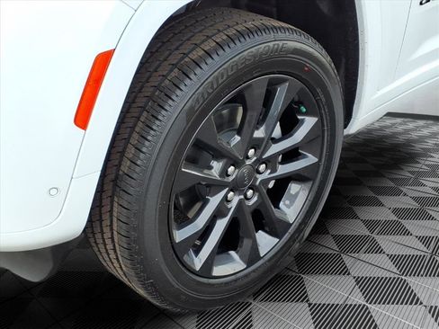 New 2026 Jeep Grand Cherokee Limited Reserve image 9