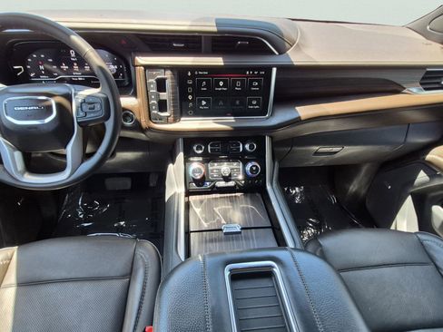 Used 2023 GMC Yukon XL Denali AWD/4WD image 16