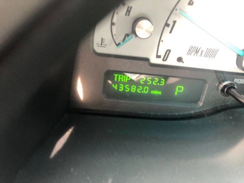 Used 2002 Ford Thunderbird Deluxe image 11