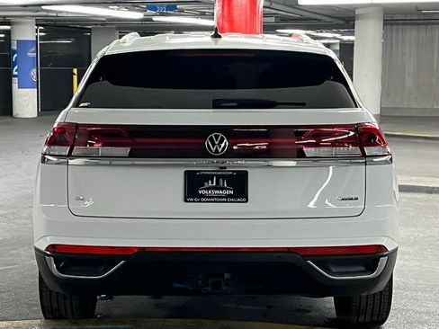 Used 2025 Volkswagen Atlas Cross Sport SE w/ Black Wheel Package image 34