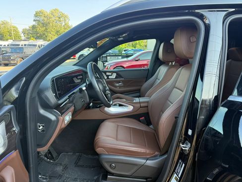 Used 2024 Mercedes-Benz GLS 450 4MATIC image 12