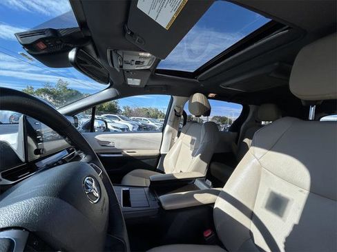 Certified 2023 Toyota Sienna XLE image 12