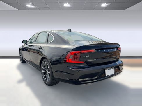 Used 2021 Volvo S90 T6 Momentum image 3