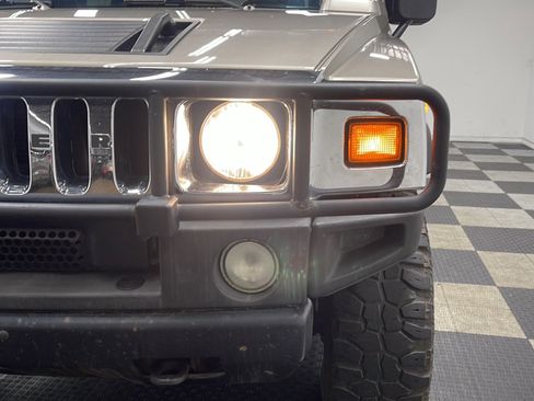 Used 2005 HUMMER H2 SUT w/ Preferred Equipment Group AWD/4WD image 25