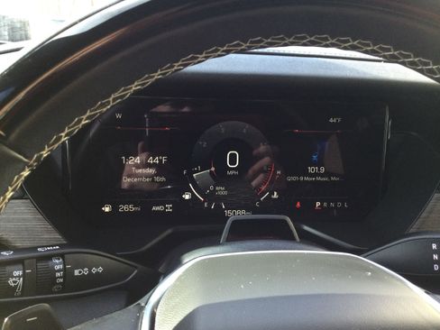 Used 2024 GMC Acadia Denali w/ Super Cruise Package image 18