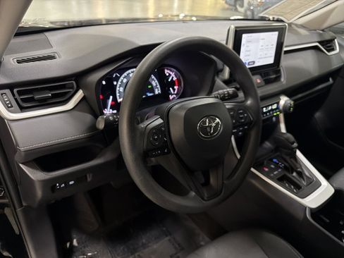 Used 2024 Toyota RAV4 XLE FWD image 14