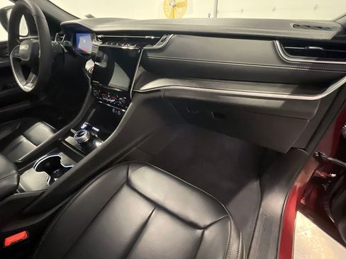 Used 2024 Jeep Grand Cherokee Limited w/ MOPAR Finishing Package image 27