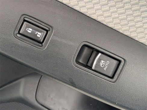 Used 2018 Subaru Forester 2.5i Premium w/ All-Weather Package image 31