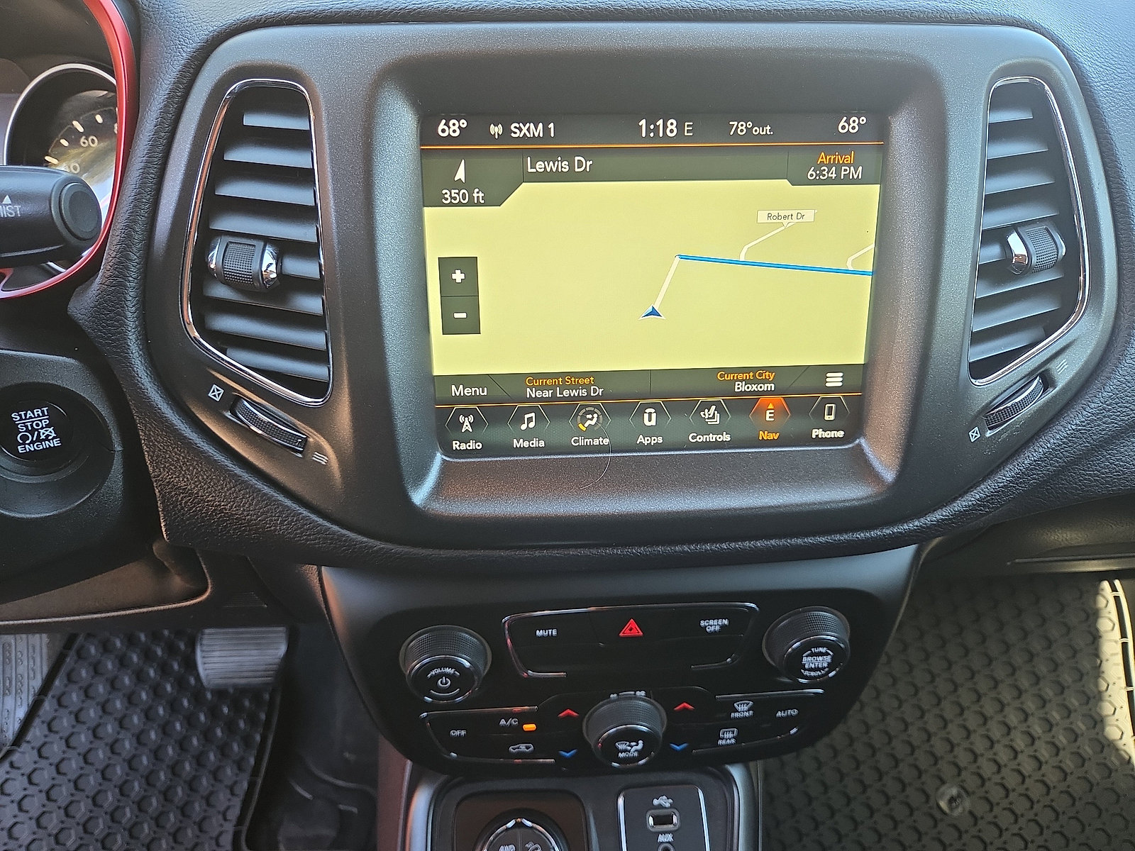 Used 2018 Jeep Compass Trailhawk w/ Leather Interior Group AWD/4WD image 25