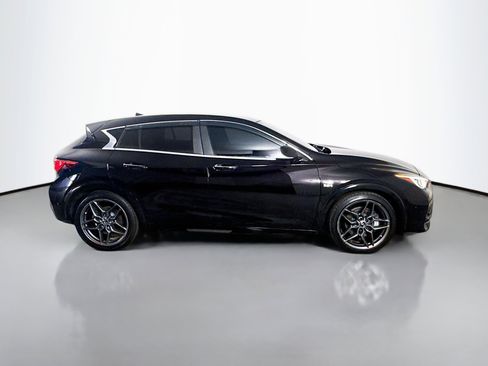 Used 2017 INFINITI QX30 Sport FWD image 11