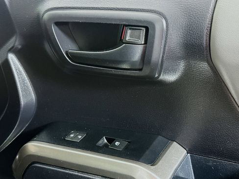 Used 2021 Toyota Tacoma TRD Off-Road image 28