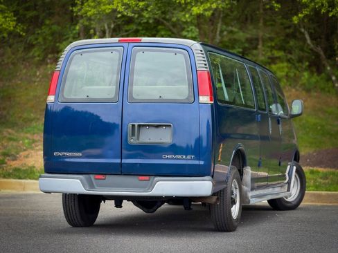 Used 2001 Chevrolet Express 3500 Extended Passenger w/ Preferred Equipment Group RWD image 8