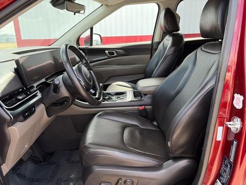 Used 2025 Kia Carnival FWD image 21