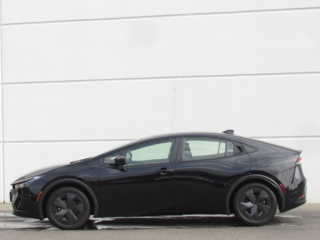 Certified 2025 Toyota Prius LE FWD image 4