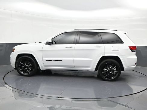 Used 2021 Jeep Grand Cherokee Laredo X RWD image 2
