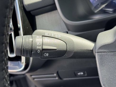 Certified 2025 Volvo XC40 B5 Plus AWD/4WD image 24