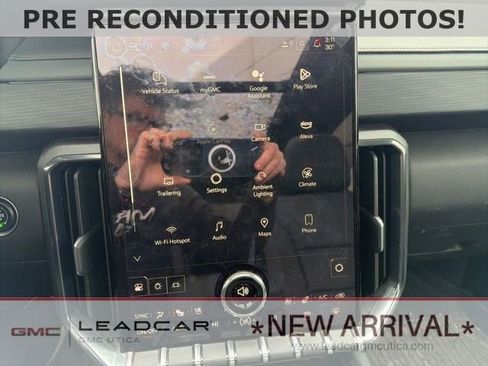 Used 2025 GMC Acadia AT4 w/ Luxury Package image 24
