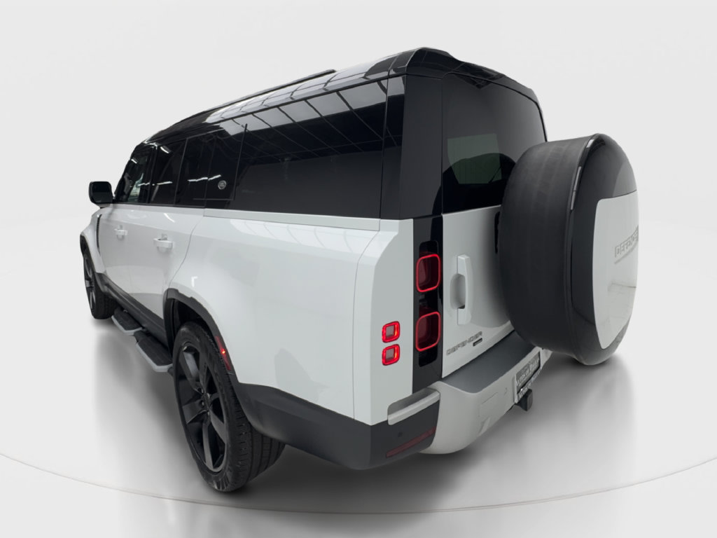 Used 2023 Land Rover Defender 130 SE AWD/4WD image 8