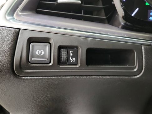 Used 2019 Cadillac XT5 Luxury w/ LPO, Radiant Package image 32