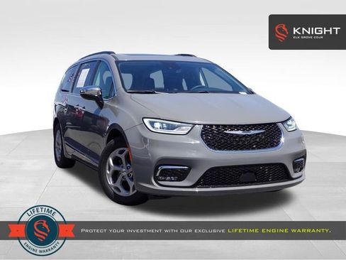 Used 2023 Chrysler Pacifica Limited FWD image 1