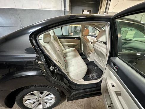 Used 2010 Subaru Legacy 2.5i Premium AWD/4WD image 27