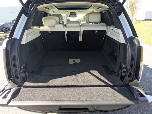 Used 2025 Land Rover Range Rover Autobiography image 11