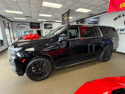 Used 2022 Chevrolet Suburban LT w/ LT Signature Plus Package AWD/4WD image 10