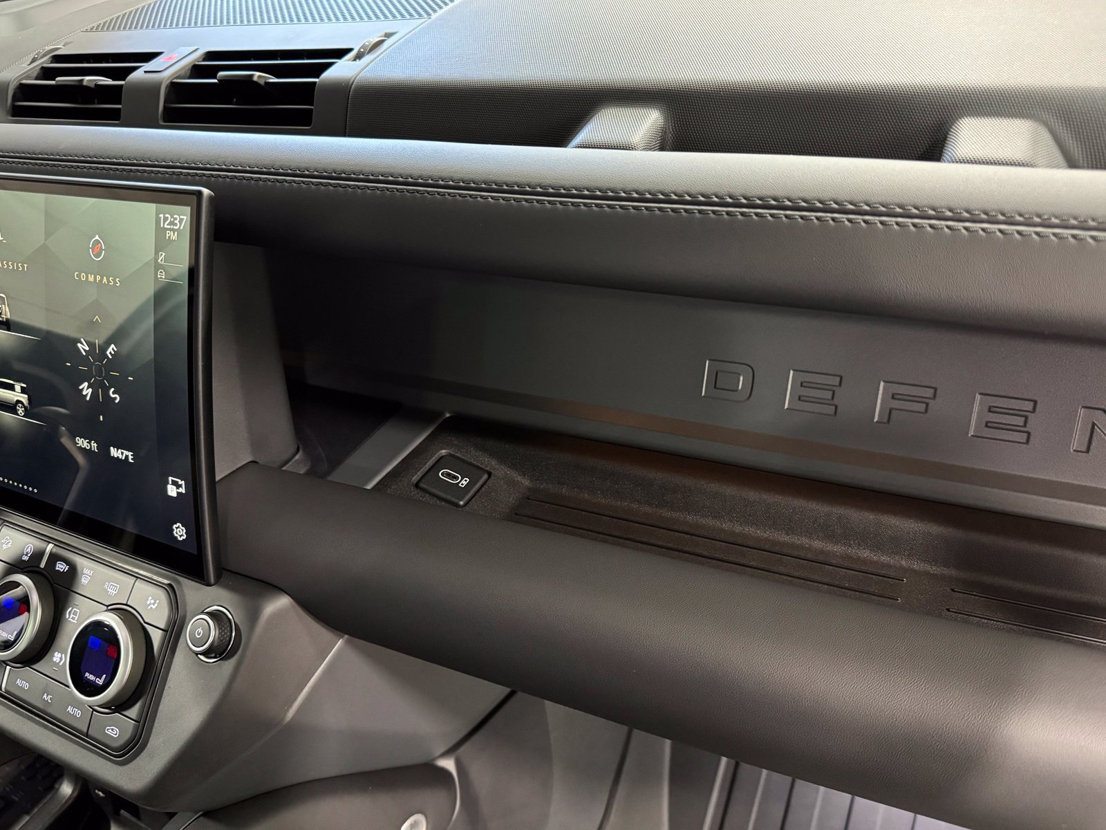 New 2026 Land Rover Defender 110 X-Dynamic SE AWD/4WD image 52