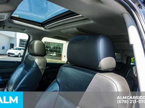 Used 2015 Chevrolet Suburban LT RWD image 18