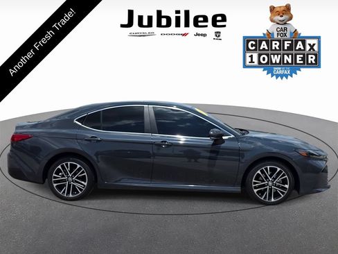 Used 2025 Toyota Camry XLE FWD image 36