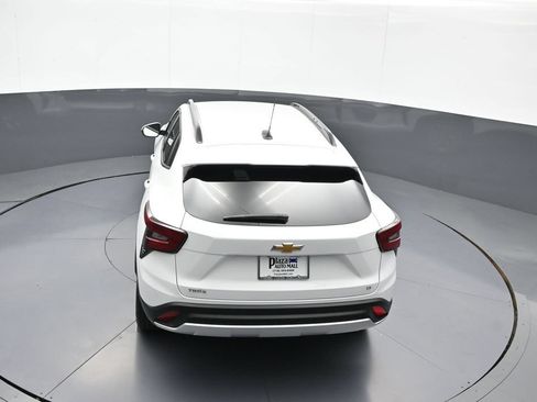 Used 2025 Chevrolet Trax LT w/ LT Convenience Package FWD image 38