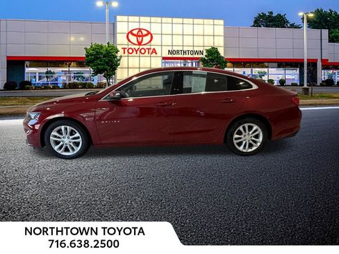 Used 2018 Chevrolet Malibu LT FWD image 2