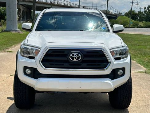 Used 2016 Toyota Tacoma TRD Off-Road AWD/4WD image 8