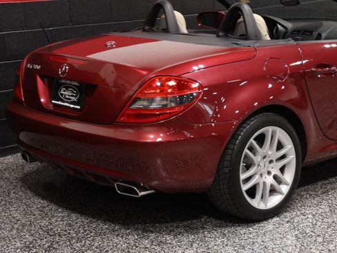 Used 2009 Mercedes-Benz SLK 300 image 9