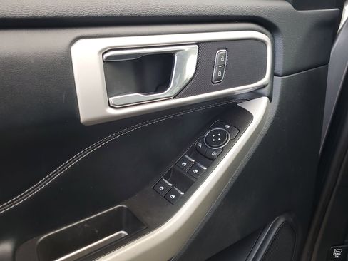 Used 2022 Ford Explorer XLT w/ Equipment Group 202A image 21