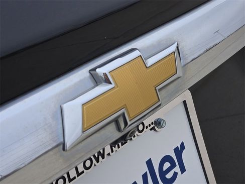 Used 2021 Chevrolet Traverse LT image 11