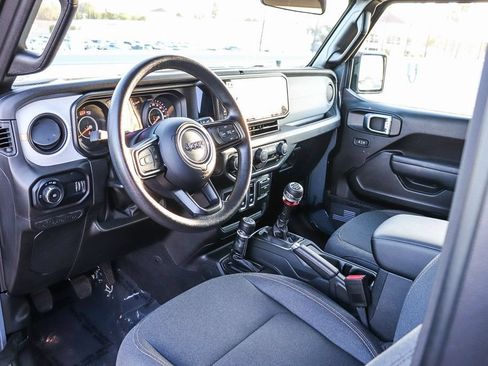 Used 2025 Jeep Wrangler Sport AWD/4WD image 22