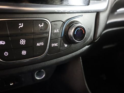 Used 2023 Chevrolet Traverse LT image 51