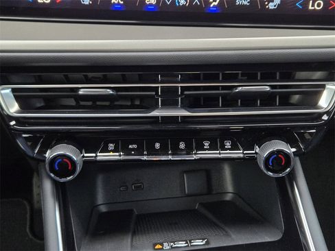 New 2026 Chevrolet Traverse LT w/ Sun and Wheel Package image 10