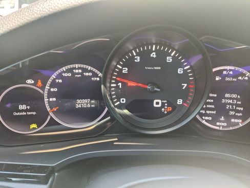 Used 2022 Porsche Cayenne AWD/4WD image 7