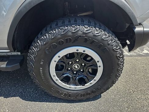 Used 2023 Ford Bronco Badlands w/ Sasquatch Package AWD/4WD image 18