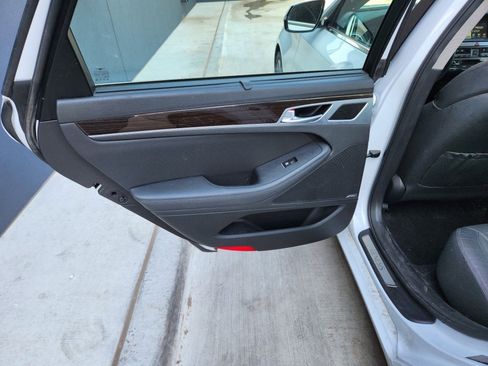 Used 2017 Genesis G80 3.8 w/ Option Group 02 image 13