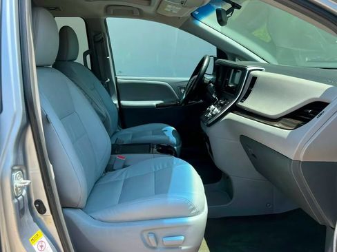 Used 2015 Toyota Sienna XLE w/ XLE Navigation Package FWD image 23