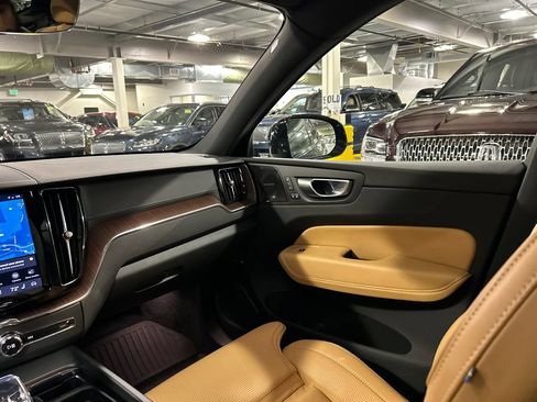 Certified 2024 Volvo XC60 T8 Ultimate w/ Climate Package AWD/4WD image 27