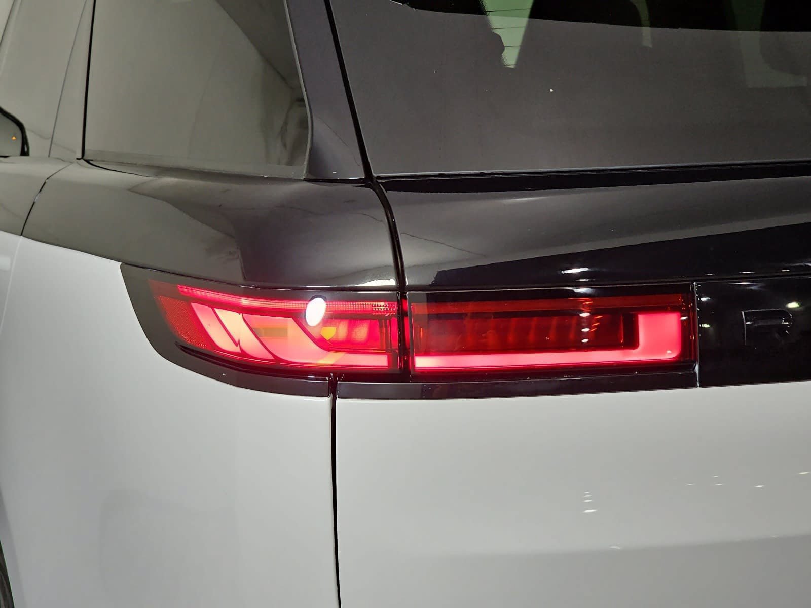 Used 2024 Land Rover Range Rover Sport SE AWD/4WD image 31